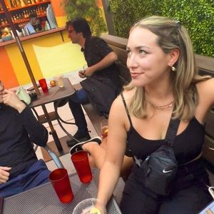 Meet your Posher, Caitlin